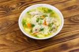 Sopa de fideos casera: la receta fácil y reconfortante que sabe a la de la abuela