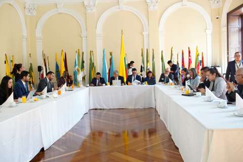 Gobierno comienza acercamientos con Congreso para avanzar en debates de ley de sometimiento