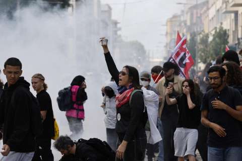 La revuelta que pone en jaque a Macron: ¿por qué habrá protestas el lunes en Francia?