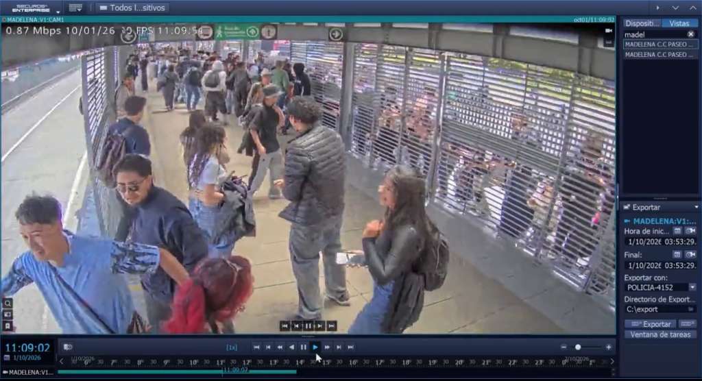 Las cámaras de Madelena registraron a decenas de personas entrando sin pagar. TransMilenio vinculó al grupo con un posterior bloqueo del servicio.