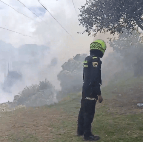 Bomberos controlan incendio forestal en localidad Rafael Uribe