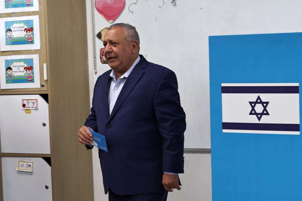 Gadi Eisenkot promete formar un gobierno en Israel y advierte a Netanyahu