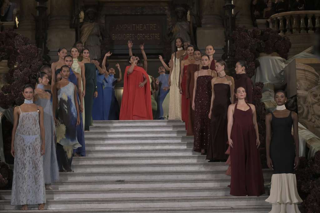 Baobab y su presentación en la Ópera Nacional de París. / @meerafox @fashionshowhousephotographer