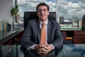 Finanzas cortas y diálogos difíciles: las tormentas que asume el nuevo presidente de la JEP