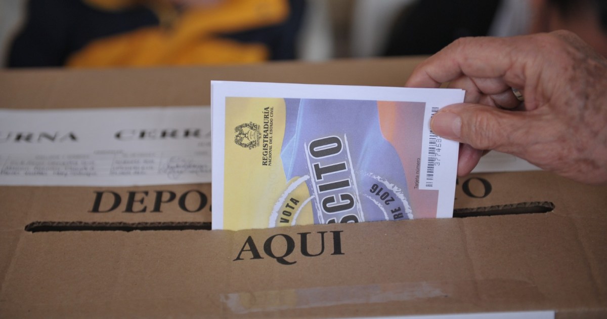 Políticos y víctimas conmemoran diez años del plebiscito por la paz con visiones opuestas