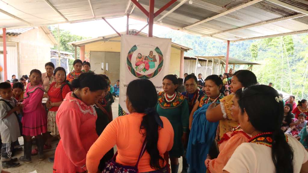 Reunión de mujeres embera chamí.
