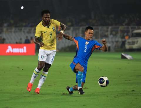 Brasil goleó 4-0 a India en Calcuta, pero sigue sin convencer a los aficionados en su país