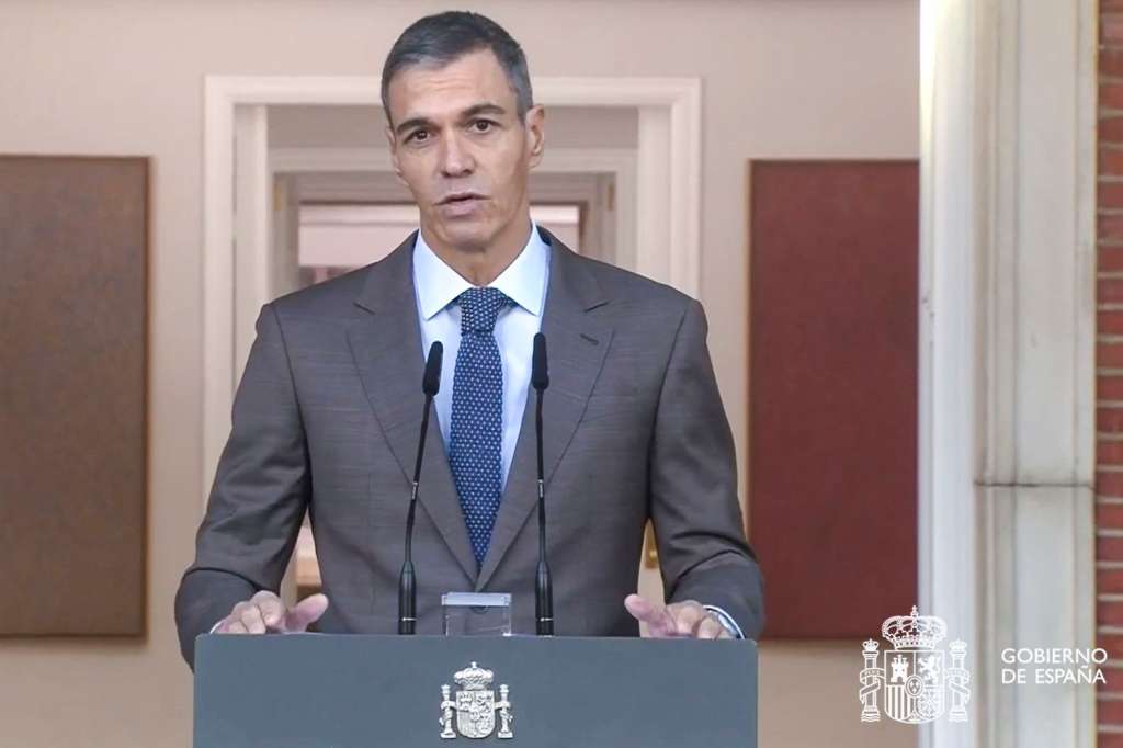 Madrid (Spain), 05/10/2026.- A handout video grab made available by the Office of the Prime Minister of Spain shows Spain's Prime Minister Pedro Sanchez announcing early elections for 29 November 2026, during a televised address in Madrid, Spain, 05 October 2026. (Elecciones, España) EFE/EPA/Office of the Prime Minister of Spain / HANDOUT (MANDATORY CREDIT)HANDOUT EDITORIAL USE ONLY/NO SALES