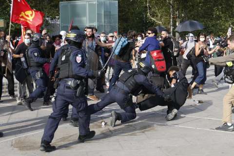 Más allá de la educación: ¿qué hay detrás de las protestas en Francia?