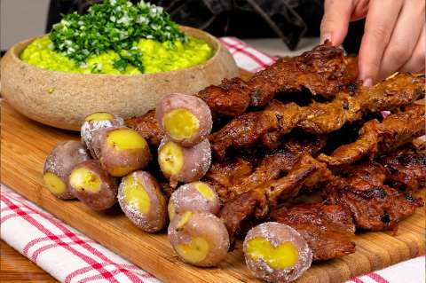 El secreto de los chuzos callejeros colombianos está en este adobo