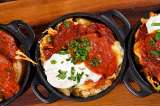 Papas rellenas gratinadas con pollo y queso en horno o freidora de aire