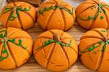 Cómo hacer conchas de pumpkin spice esponjosas con forma de calabaza