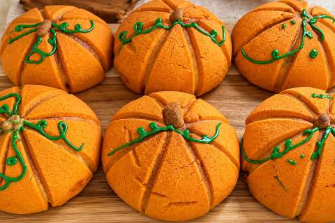 Cómo hacer conchas de pumpkin spice esponjosas con forma de calabaza