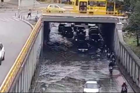 Deprimido de la calle 100 volvió a inundarse tras las lluvias en Bogotá