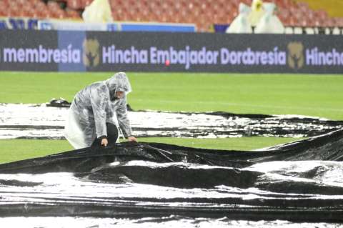"Estado de la grama de El Campín es inaceptable": alcalde Galán pide investigar a Sencia