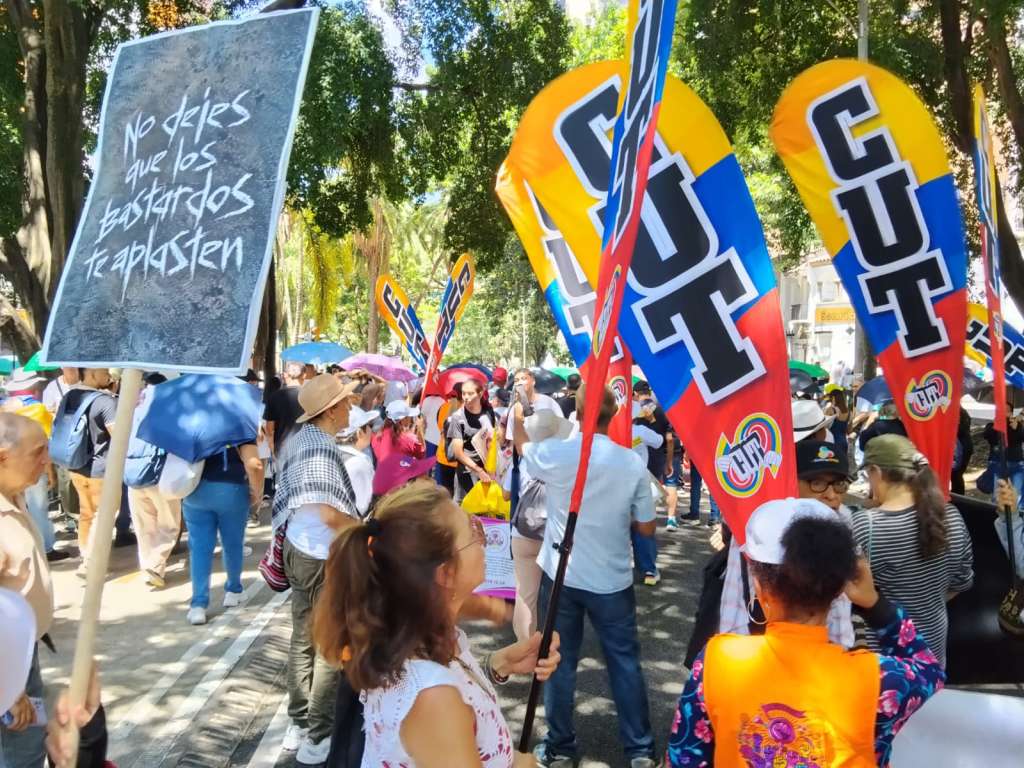 Las movilizaciones convocadas en distintas regiones del país reúnen a manifestantes en vías principales y espacios públicos. Las autoridades mantienen el acompañamiento de las jornadas para garantizar la seguridad y hacer seguimiento a posibles afectaciones en la movilidad.