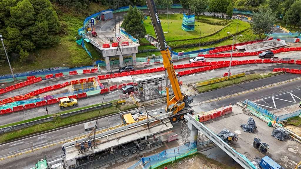 Obras de la Séptima durante el retiro del puente de la calle 100