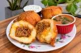 Carimañolas de queso y papas rellenas