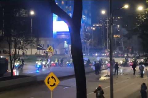 Disturbios en el centro de Bogotá tras operativo de la UNDMO en el Parque de los Periodistas