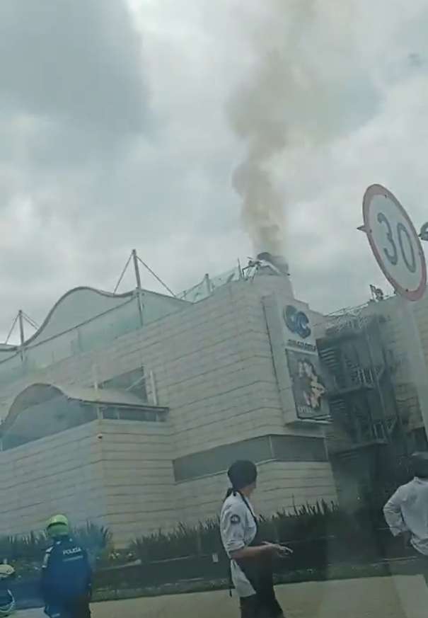 Bomberos controlan incendio en Gran Estación, Bogotá