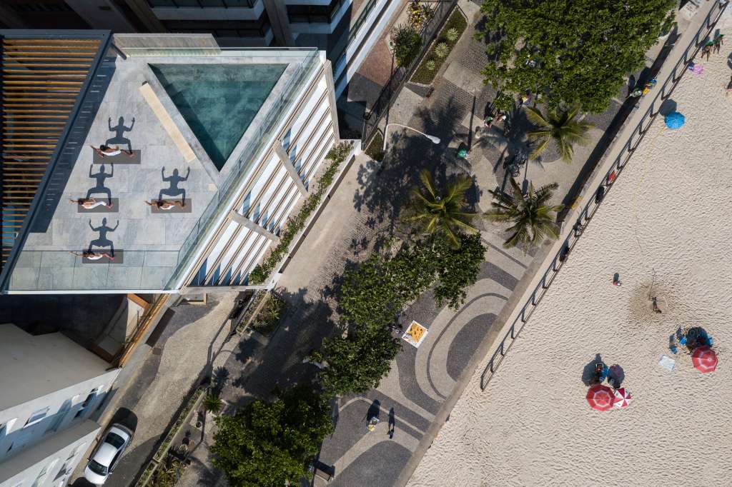 El Hotel Arpoador es un hotel boutique de 4 estrellas frente al mar, ubicado entre Ipanema y Copacabana, en Río de Janeiro.