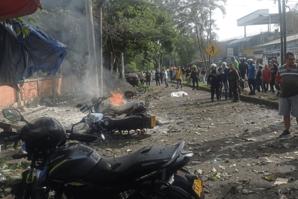 La información entregada hasta el momento indica que al menos una persona murió y cinco más resultaron heridas tras el ataque con motocicleta bomba registrado en Cali (Valle del Cauca).