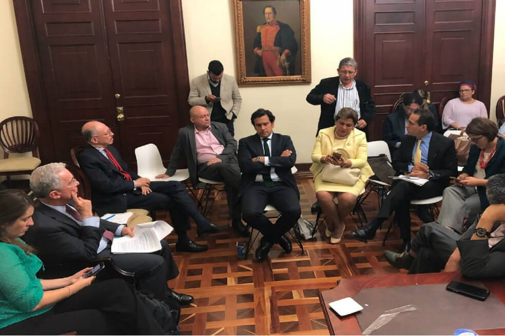 En 2018 los partidos políticos "propaz", de Gobierno y las Farc se reunieron para construir un acuerdo para reformar la JEP. / Cortesia