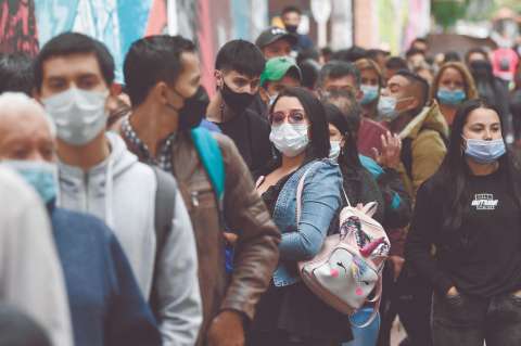 Del testeo a la vacuna obligatoria: las medidas laborales por ómicron en el mundo