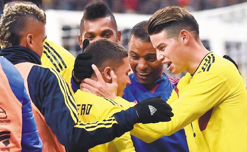 Juan Fernando Quintero (izq.) y James Rodríguez en el Mundial de Rusia 2018.