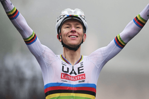 Tadej Pogacar lució su maillot arcoíris y quedó campeón en el Giro de Emilia