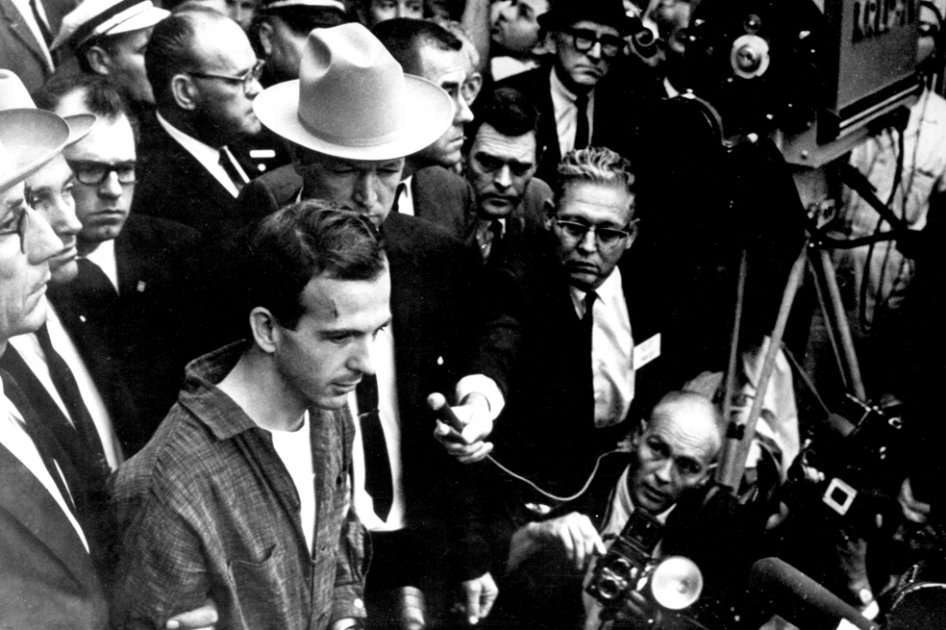 Harvey Lee Oswald, poco después de haber sido detenido por el crimen de John F. Kennedy. Foto: Archivo