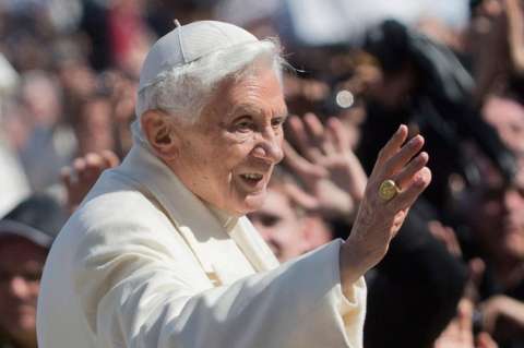 Benedicto XVI advirtió que no volverá a la vida privada