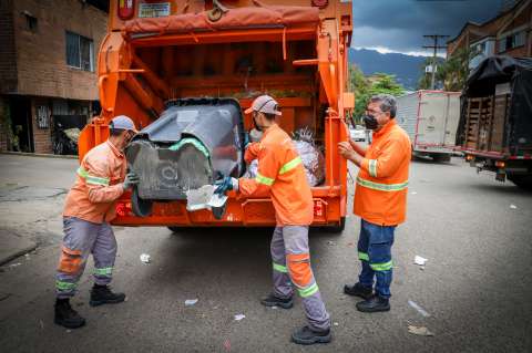 Operario de Emvarias murió arrollado por el camión de basura en Medellín