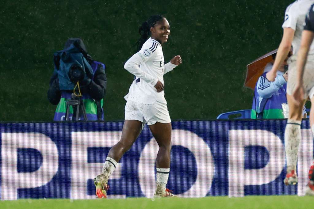 MADRID, 18/03/2025.- La delantera colombiana del Real Madrid Linda Caicedo celebra tras anotar el primer gol del equipo este martes, durante el primer partido de cuartos de final de Liga de Campeones Femenina UEFA, entre el Real Madrid y el Arsenal, en el Estadio Alfredo Di Stéfano de la capital española. EFE/ Juanjo Martín