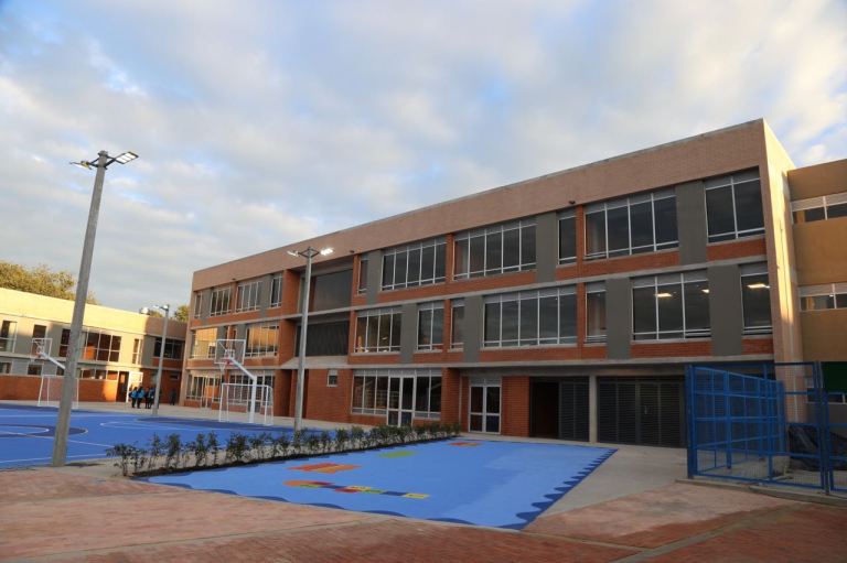 Distrito entrega segundo colegio nuevo en Bogotá