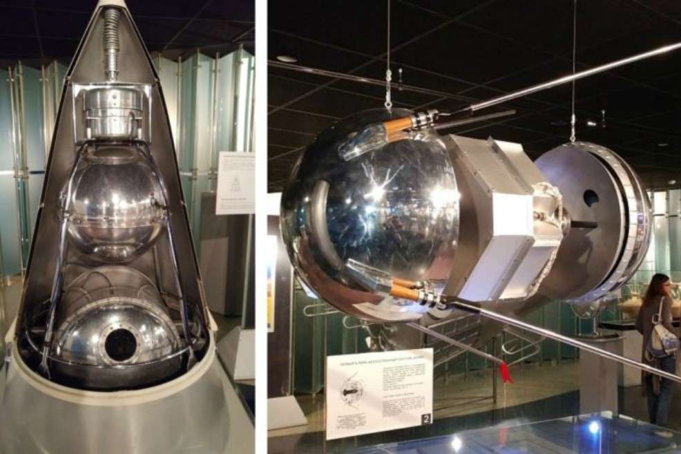 El Sputnik-1 fue el primer satélite artificial en la órbita terrestre. Fue lanzado por la Unión Soviética el 4 de octubre de 1957. En la fotografía se aprecia un modelo del satélite dentro de su cúpula protectora (izquierda) y su forma después de ser desplegado en órbita (derecha).Daniel Manrique Castaño, Museo de Cosmonáutica de Moscú.Eran las 10:28 pm cuando se encendieron los motores del R7 y el cilindro impulsado por queroseno y oxígeno líquido empezaba a surcar el cielo. Los logros como ingeniero de Serguéi Koroliov se veían recompensados. Transcurridos cinco minutos luego del despegue, una nueva fase de propulsión impulsaba a la unidad central en una órbita elíptica, fuera de las ligaduras terrestres que mantienen nuestros pies pegados al suelo. 20 segundos después, el Sputnik 1 se separaba de su cono protector y empezaba a dar signos de vida. El satélite emitía un pitido que podría ser escuchado por cualquier persona que contara con un receptor de ondas de radio en la frecuencia adecuada. Asimismo, en áreas lo suficientemente alejadas de contaminación lumínica el pequeño objeto podía distinguirse y restearse con una magnitud 6. La presencia en órbita del Sputnik era, por un lado, el testimonio de que dábamos nuestro primer paso en la conquista del espacio y, por otro, un terror para los ciudadanos estadounidenses. ¡Había algo de los rusos allá arriba!