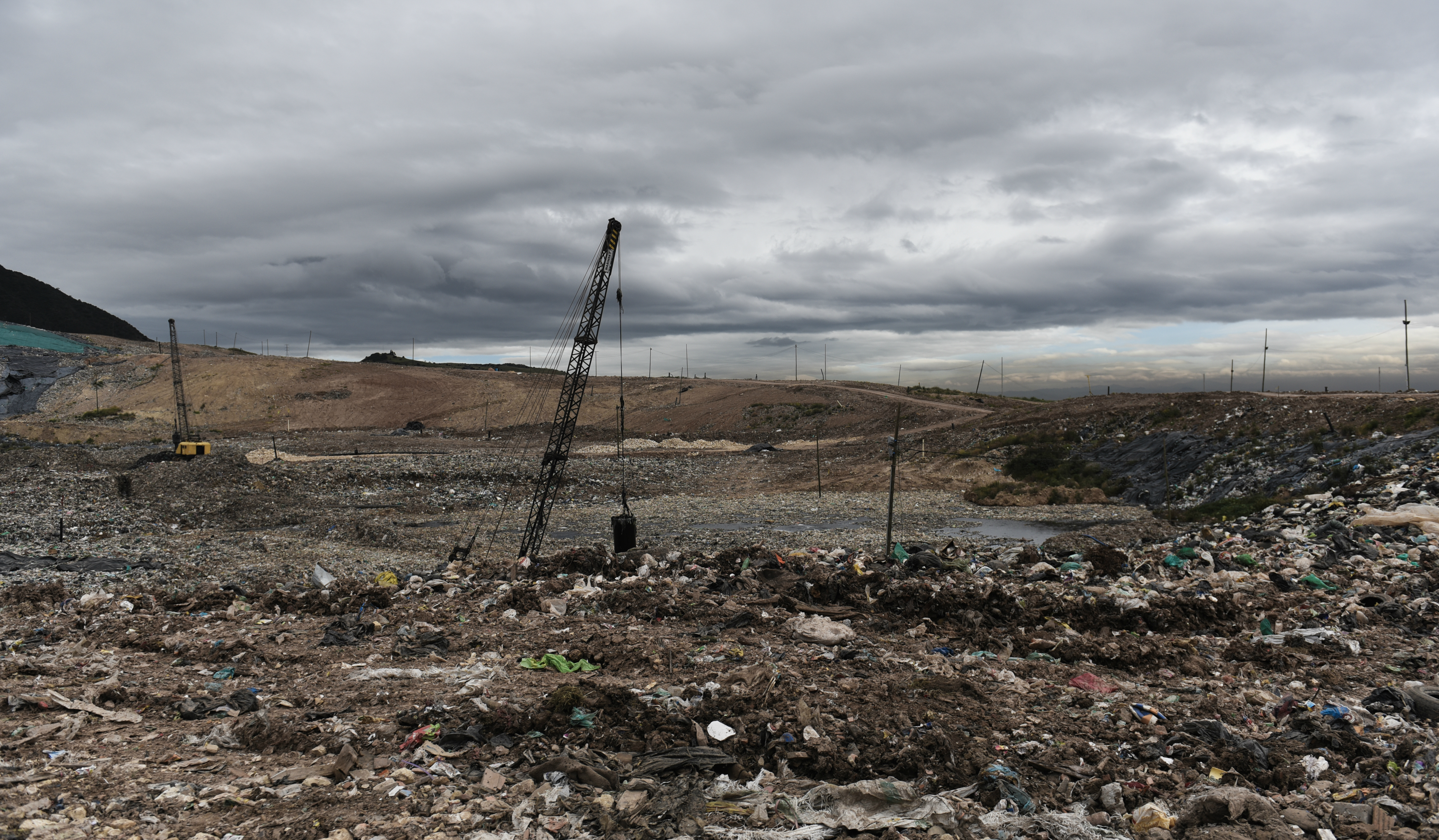 La revisión se realizó después de las denuncias de los habitantes del sector por la proliferación de vectores (mosquitos y moscas), malos olores y excesiva saturación en la disposición de residuos. / Juan Zarama