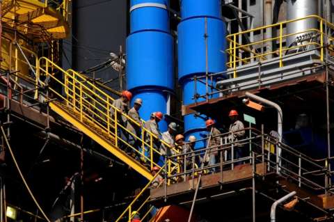 Petróleo baja por expectativas sobre negociación sobre plan nuclear iraní