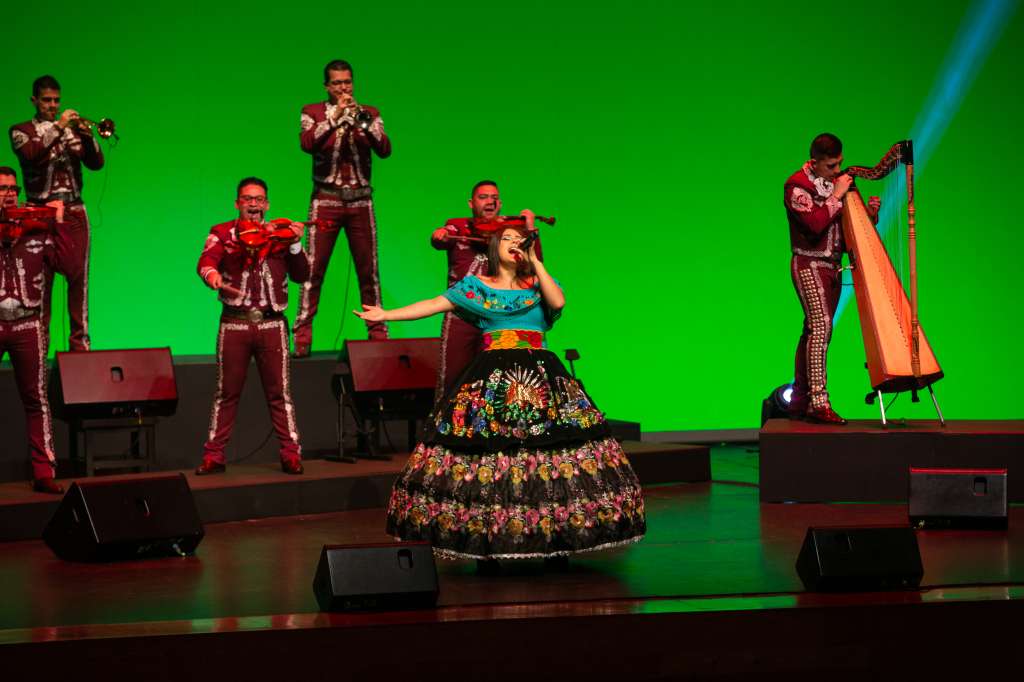Con el objetivo de mantener viva la tradición del mariachi, género declarado por la Unesco como Patrimonio cultural e inmaterial de la humanidad, se podrá ver a través de Teatro Digital a las agrupaciones más importantes del mariachi en un concierto único de gala con un repertorio clásico ranchero e instrumental contemporáneo.