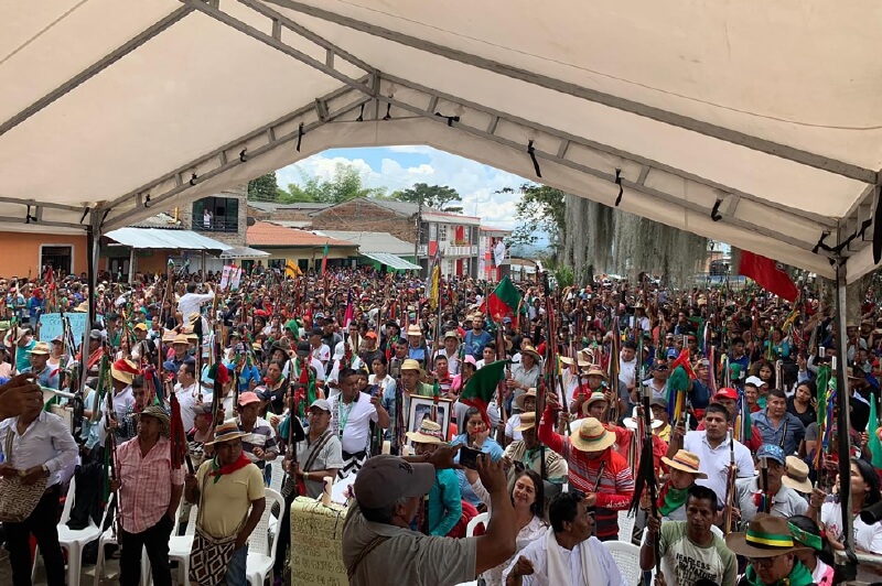 Las comunidades indígenas se reunieron en la plaza central del municipio de Caldono a la espera del presidente. / Asociación Minga