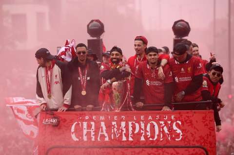 Video: la emotiva ovación y canción de los fans de Liverpool a Luis Díaz