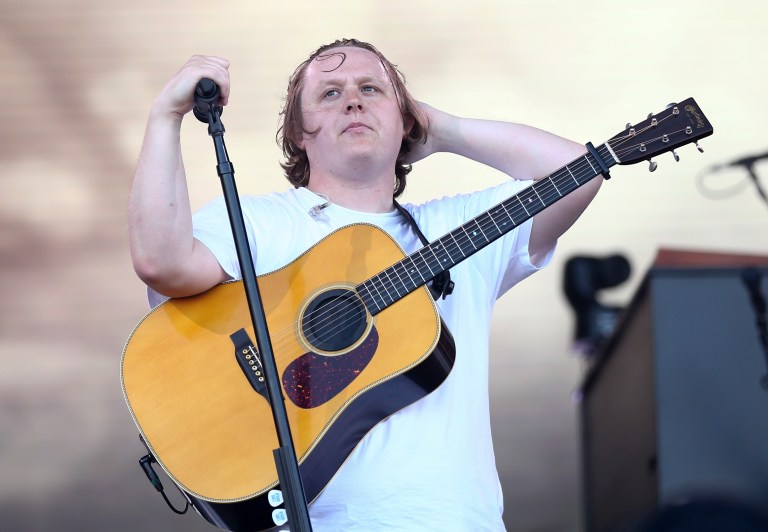 “Estoy aprendiendo a adaptarme al impacto de mi Tourette”, Lewis Capaldi
