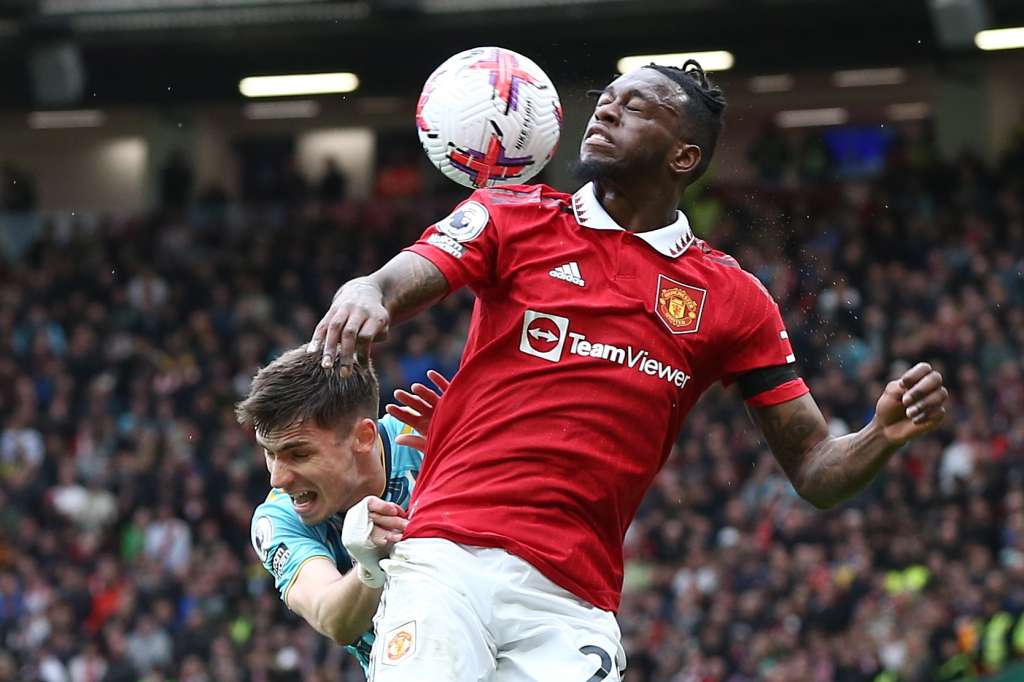 Manchester (United Kingdom), 12/03/2023.- Aaron Wan-Bissaka (R) of Manchester United in action against Romain Perraud (L) of Southampton during the English Premier League soccer match between Manchester United and Southampton in Manchester, Britain, 12 March 2023. (Reino Unido) EFE/EPA/Adam Vaughan EDITORIAL USE ONLY. No use with unauthorized audio, video, data, fixture lists, club/league logos or 'live' services. Online in-match use limited to 120 images, no video emulation. No use in betting, games or single club/league/player publications