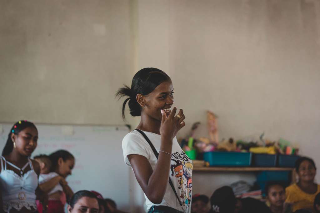 "Tenemos que salir cada día adelante, que no nos sintamos menos ni creer que las mujeres no podemos. Ante todo tenemos la actitud", son las palabras que concluyó del evento la joven Neiris Yuranis Barbosa, lideresa afro de Tigre 3 en Caucasia (Antioquia).