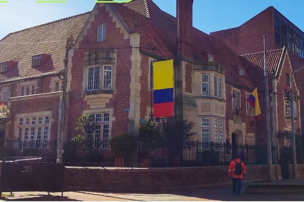 La Institución Universitaria de Colombia fue fundada por el político Carlos Moreno de Caro.
