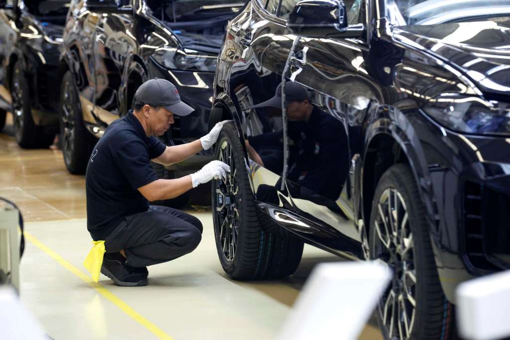 JAKARTA (Indonesia), 11/07/2025.- A laborer checks a vehicle during the assembly works of the new BMW X3 and the new BMW 2 Series Gran Coupe during a media visit to the BMW assembly facility at BMW Production Network 2, Gaya Motor plant in Jakarta, Indonesia, 11 July 2025. EFE/EPA/BAGUS INDAHONO