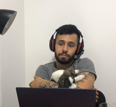 El nombre del perro surgió porque su propietario disfruta bastante del café.