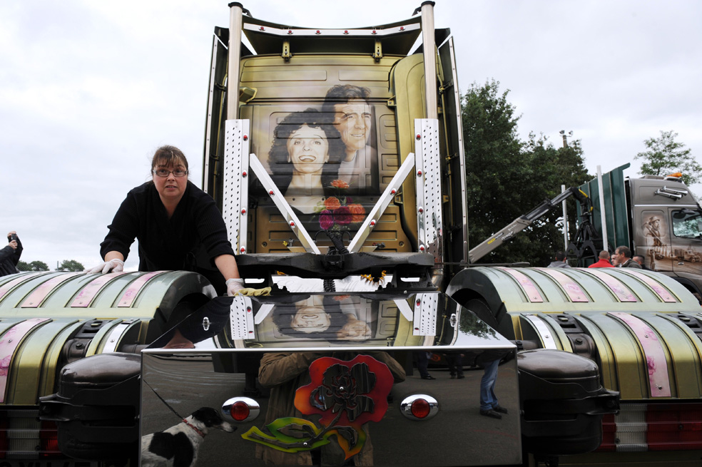 Truck driver Nathalie Cavard cleans her Mercedes 500 HP truck decorated with the images of late French singer Edith Piaf and late French boxer Marcel Cerdan on October 12, 2013 in Le Mans, western France, during the decorated truck contest on the sidelines of the "Truck 24 Hours" truck race. AFP PHOTO / JEAN-FRANCOIS MONIER