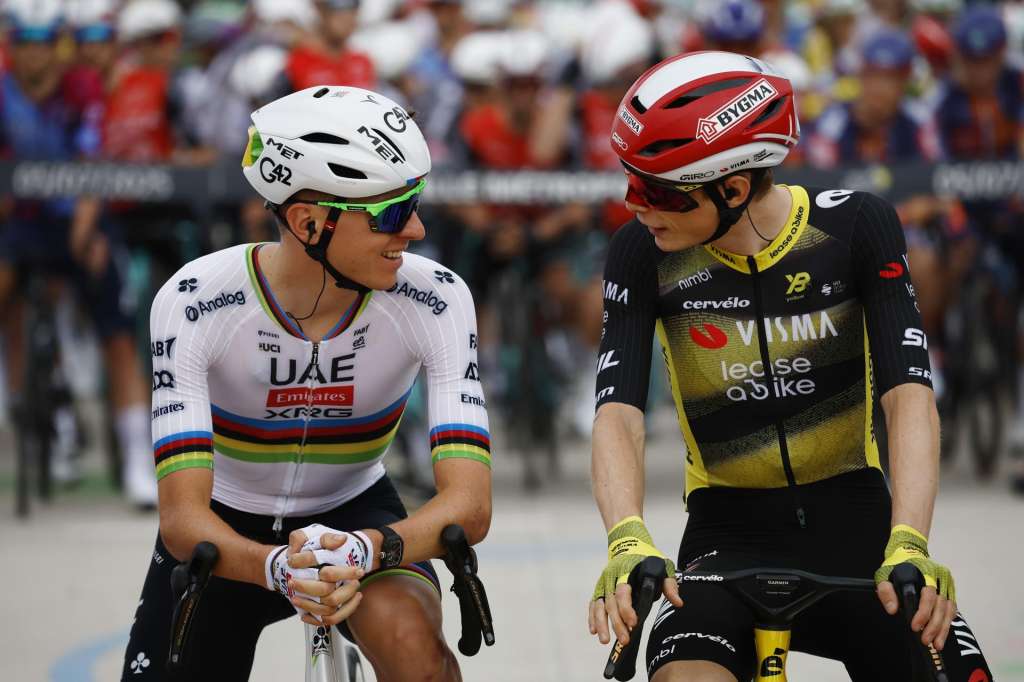 Lille (France), 05/07/2025.- Slovenian rider Tadej Pogacar (L) of UAE Team Emirates and Danish rider Jonas Vingegaard (R) of Team Visma-Lease a Bike react during the 1st stage of the Tour de France cycling race over 184.9km in Lillle Metropole, France, 05 July 2025. (Ciclismo, Francia) EFE/EPA/MARTIN DIVISEK
