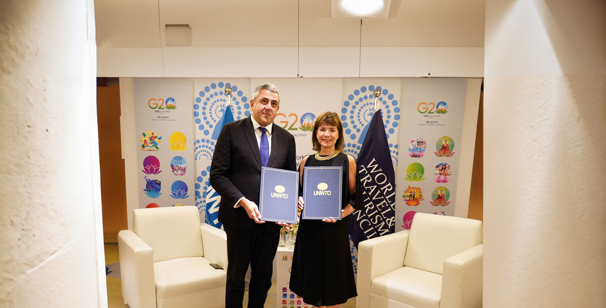 Zurab Pololikashvili, secretario general de la OMT, y Julia Simpson, presidenta y directora general del WTTC.